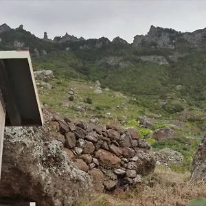 Oasis Atlántico: Rincón Secreto Al Pie De Los Senderos Azano